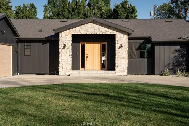 8960 Oak Park Avenue, Sherwood Forest, California 91325