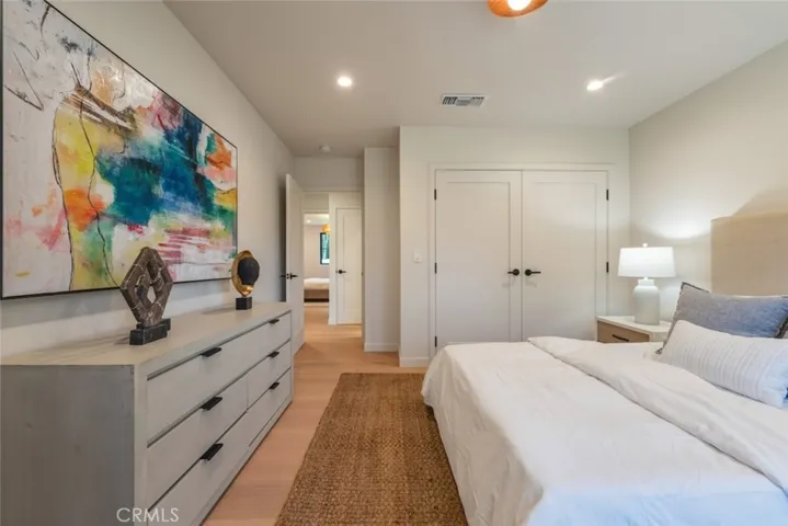 8960 Oak Park Avenue, Sherwood Forest, California 91325