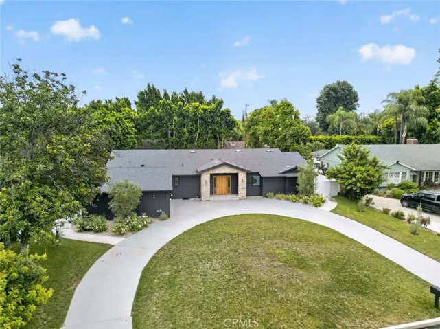 8960 Oak Park Avenue, Sherwood Forest, California 91325