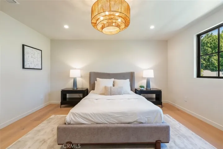 8960 Oak Park Avenue, Sherwood Forest, California 91325