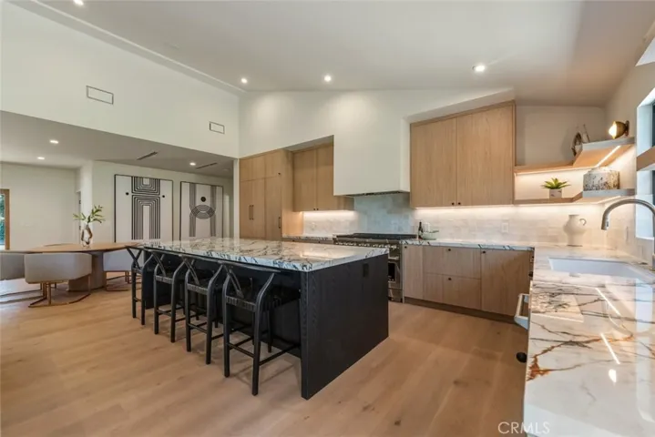8960 Oak Park Avenue, Sherwood Forest, California 91325