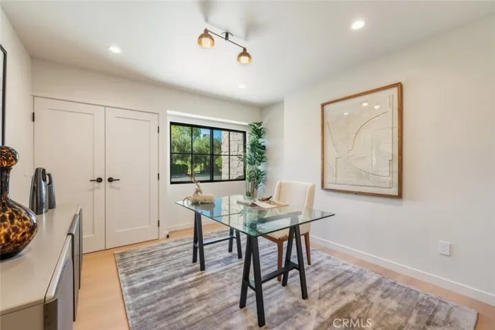 8960 Oak Park Avenue, Sherwood Forest, California 91325