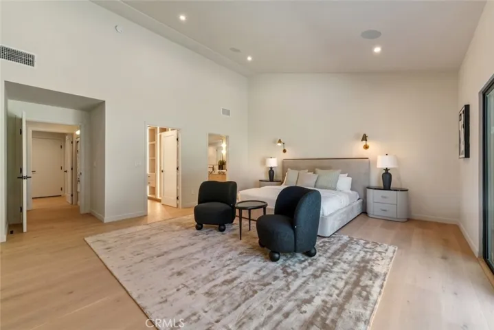 8960 Oak Park Avenue, Sherwood Forest, California 91325
