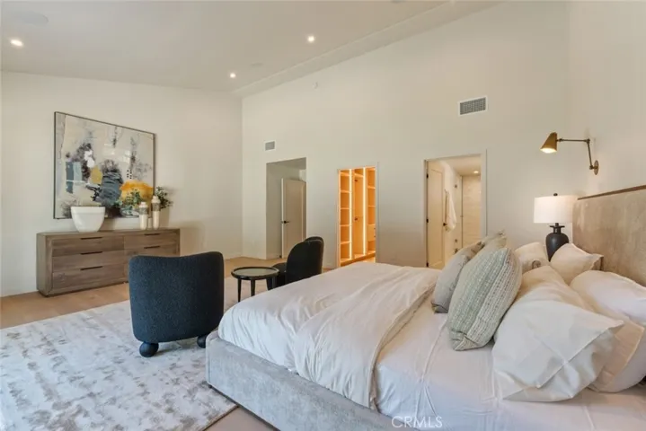 8960 Oak Park Avenue, Sherwood Forest, California 91325