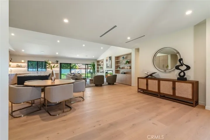 8960 Oak Park Avenue, Sherwood Forest, California 91325