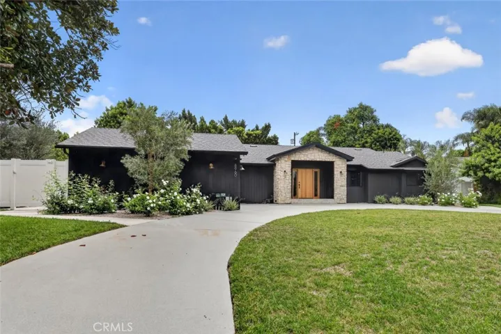 8960 Oak Park Avenue, Sherwood Forest, California 91325