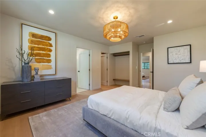 8960 Oak Park Avenue, Sherwood Forest, California 91325
