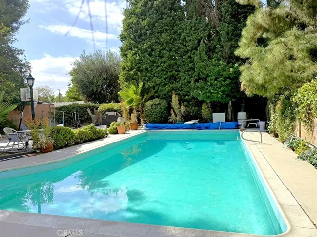 23459 Canzonet Street, Woodland Hills, California 91367