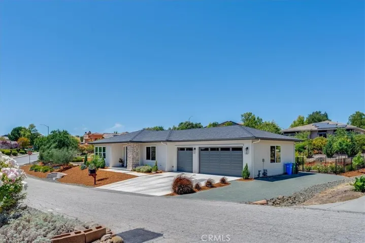 1520 Lyle Lane, Paso Robles, California 93446