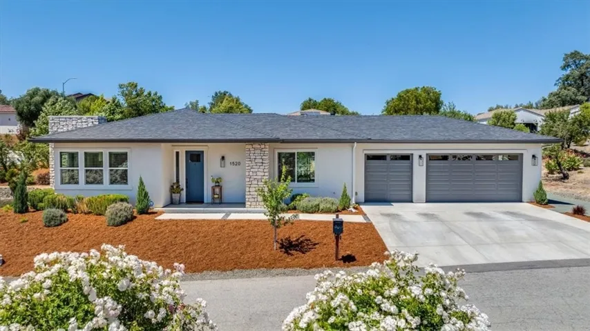 1520 Lyle Lane, Paso Robles, California 93446