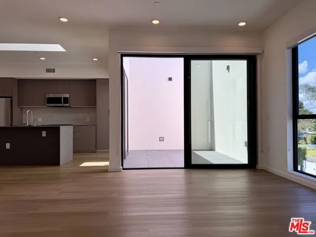 5119 Colfax Avenue 306, Valley Village, California 91601