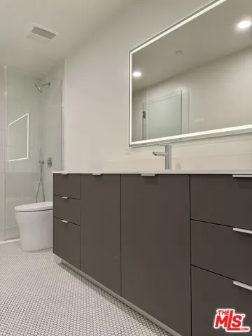 5119 Colfax Avenue 306, Valley Village, California 91601