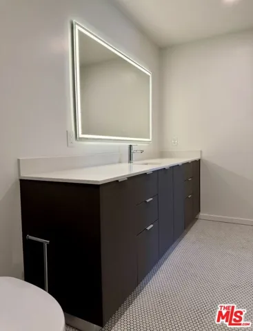 5119 Colfax Avenue 306, Valley Village, California 91601