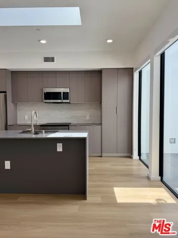 5119 Colfax Avenue 306, Valley Village, California 91601