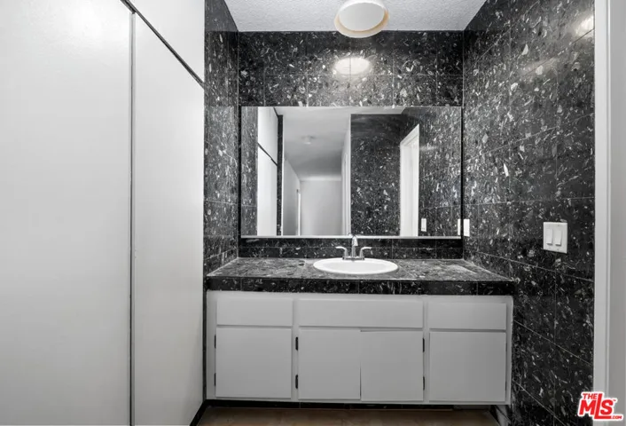 355 S Los Robles Avenue 210, Pasadena, California 91101