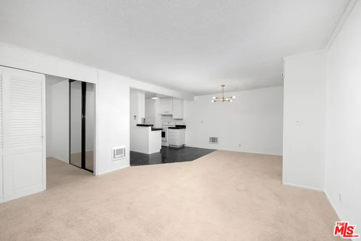 355 S Los Robles Avenue 210, Pasadena, California 91101