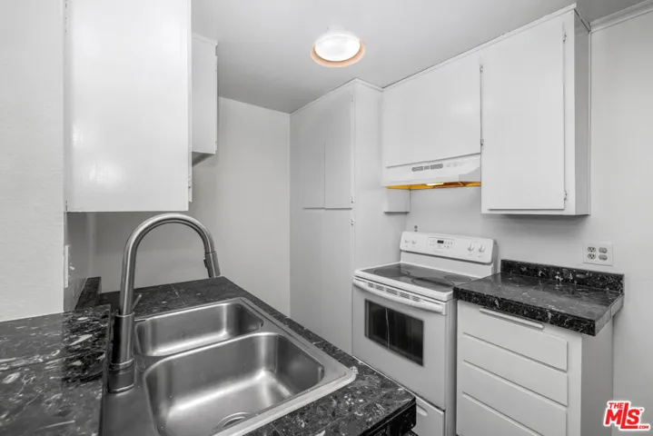 355 S Los Robles Avenue 210, Pasadena, California 91101