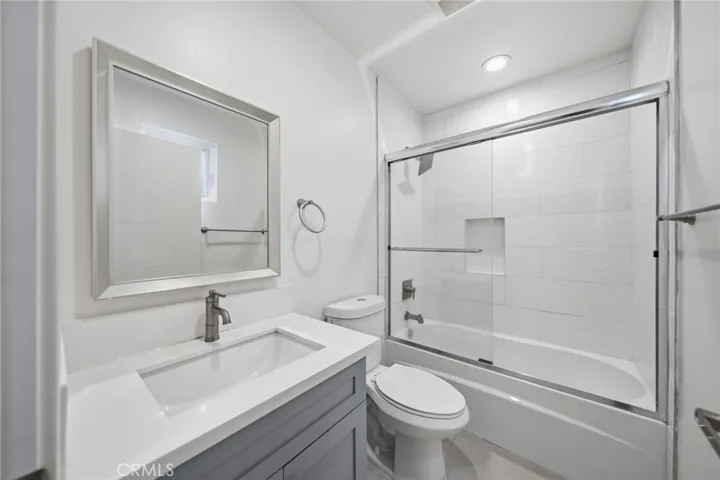 1233 W 39th, Los Angeles, California 90037
