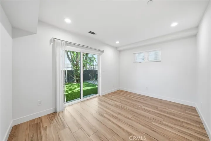 1233 W 39th, Los Angeles, California 90037