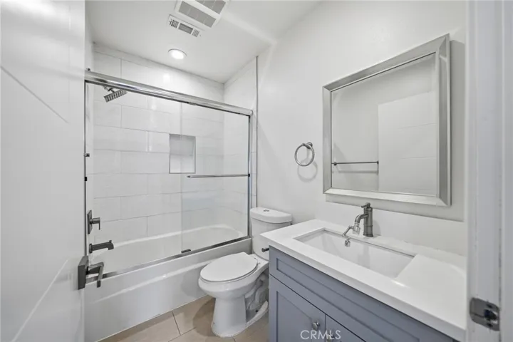 1233 W 39th, Los Angeles, California 90037