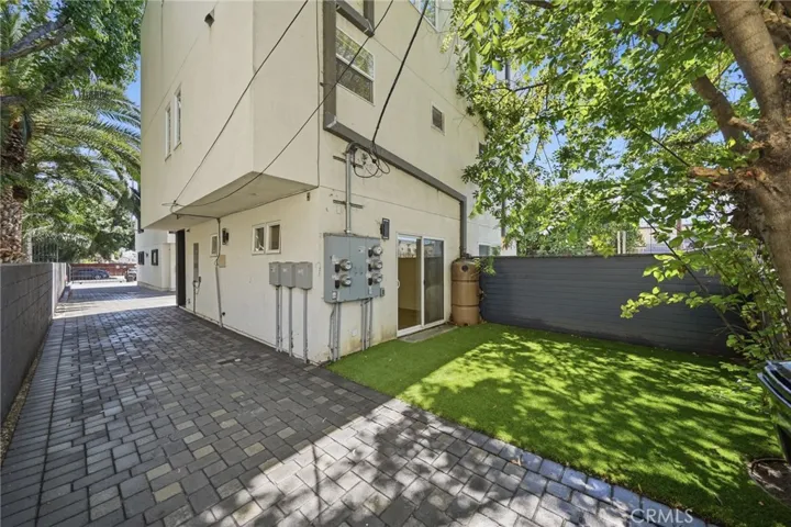1233 W 39th, Los Angeles, California 90037