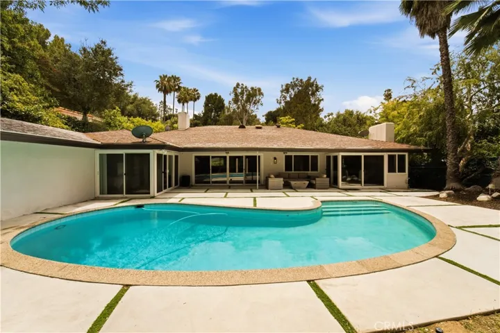 15701 Royal Ridge, Sherman Oaks, California 91403