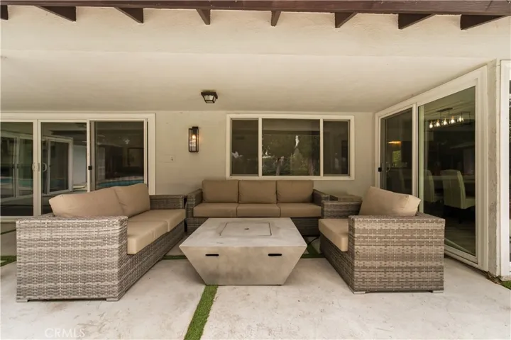 15701 Royal Ridge, Sherman Oaks, California 91403