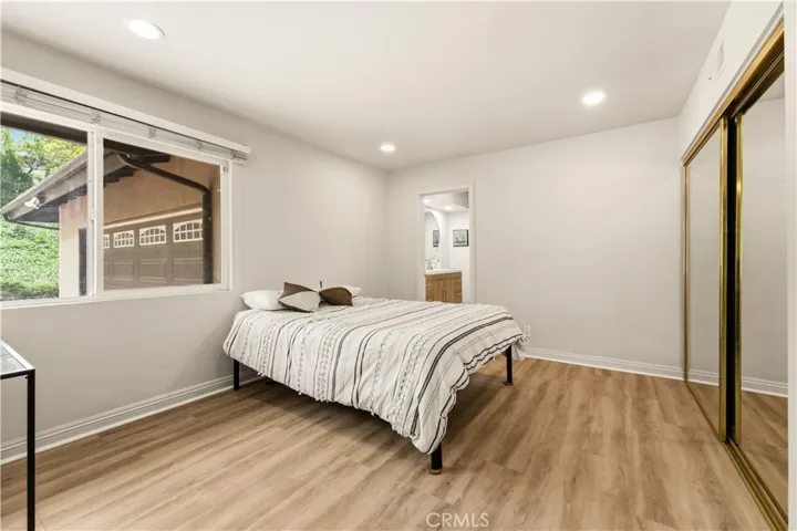 15701 Royal Ridge, Sherman Oaks, California 91403
