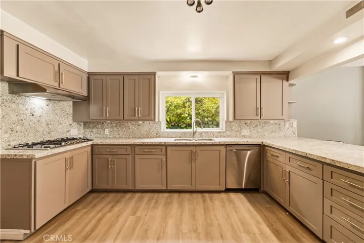 15701 Royal Ridge, Sherman Oaks, California 91403
