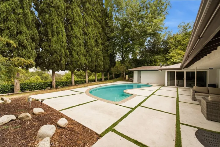 15701 Royal Ridge, Sherman Oaks, California 91403