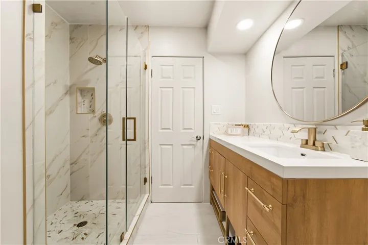 15701 Royal Ridge, Sherman Oaks, California 91403