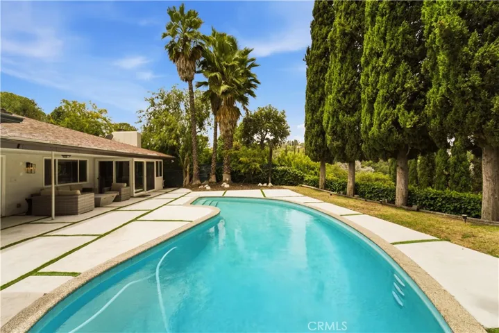 15701 Royal Ridge, Sherman Oaks, California 91403