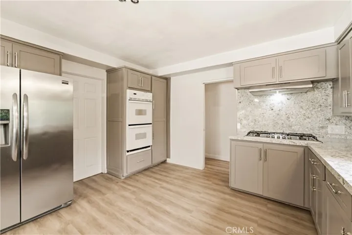 15701 Royal Ridge, Sherman Oaks, California 91403