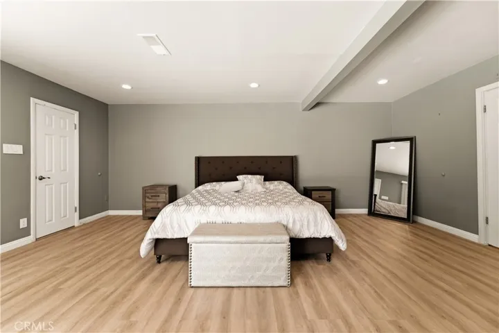 15701 Royal Ridge, Sherman Oaks, California 91403