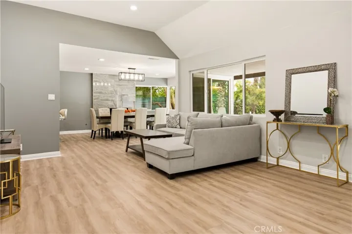 15701 Royal Ridge, Sherman Oaks, California 91403