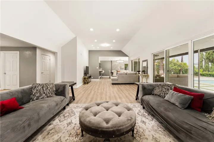 15701 Royal Ridge, Sherman Oaks, California 91403