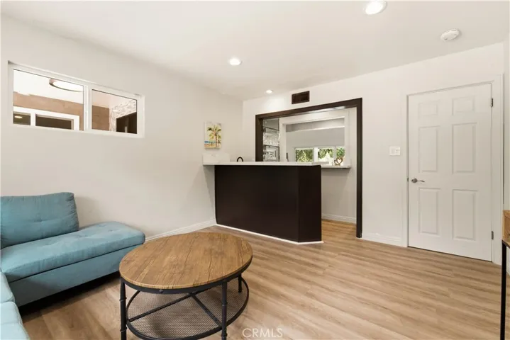 15701 Royal Ridge, Sherman Oaks, California 91403