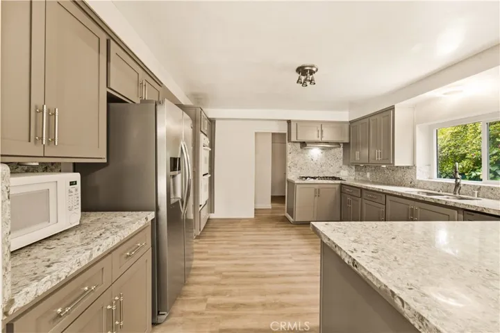15701 Royal Ridge, Sherman Oaks, California 91403