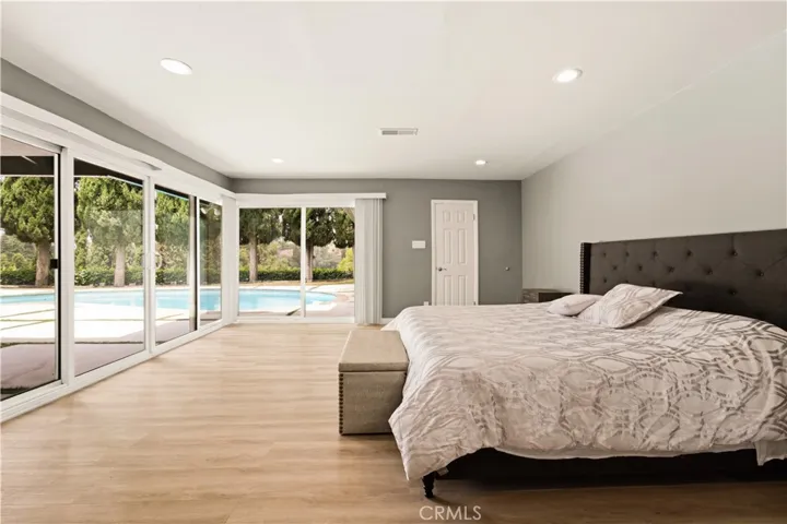15701 Royal Ridge, Sherman Oaks, California 91403