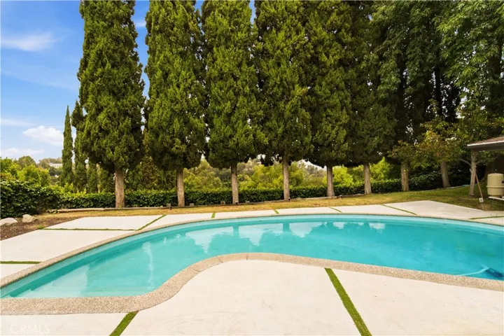 15701 Royal Ridge, Sherman Oaks, California 91403