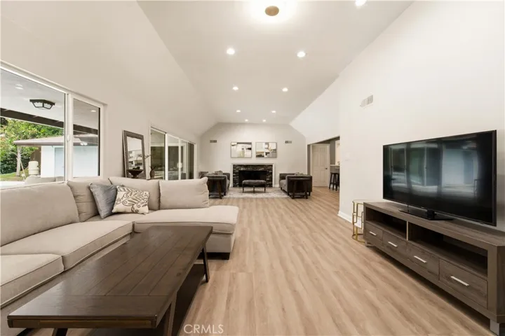 15701 Royal Ridge, Sherman Oaks, California 91403