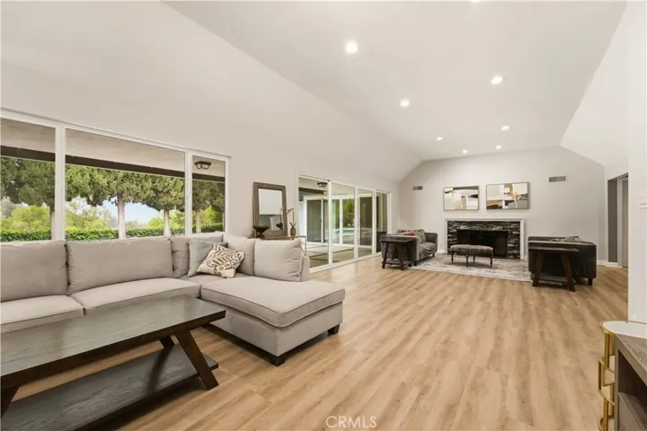 15701 Royal Ridge, Sherman Oaks, California 91403
