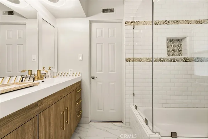 15701 Royal Ridge, Sherman Oaks, California 91403