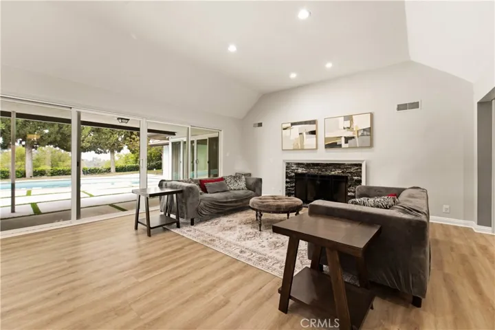 15701 Royal Ridge, Sherman Oaks, California 91403