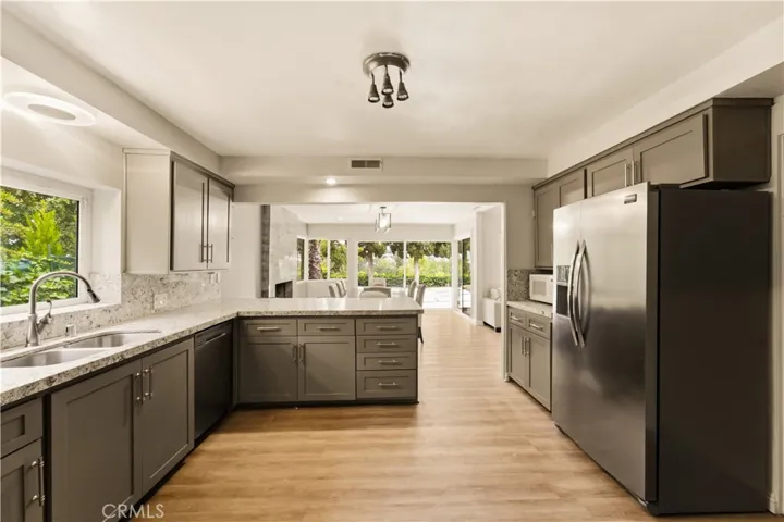15701 Royal Ridge, Sherman Oaks, California 91403