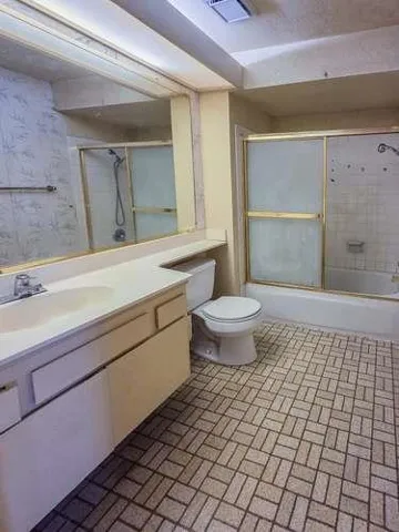 Upstairs Hall Bath