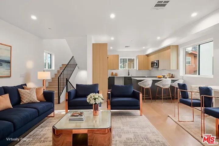 913 N Hobart Boulevard 2, Los Angeles, California 90029