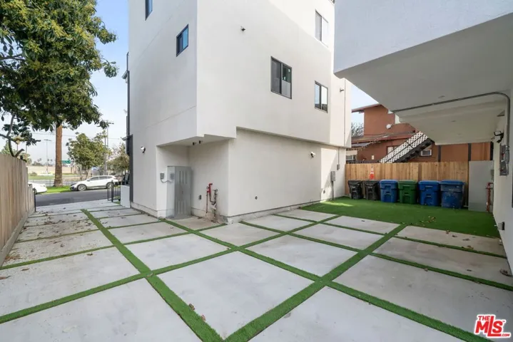913 N Hobart Boulevard 2, Los Angeles, California 90029