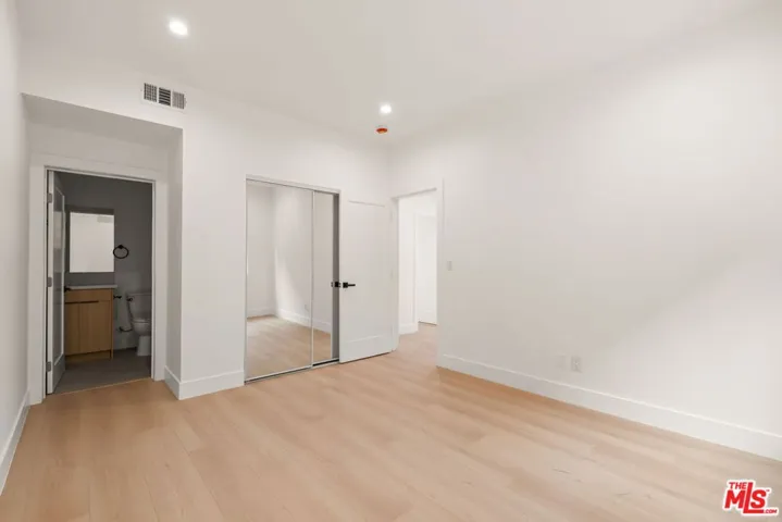 913 N Hobart Boulevard 2, Los Angeles, California 90029
