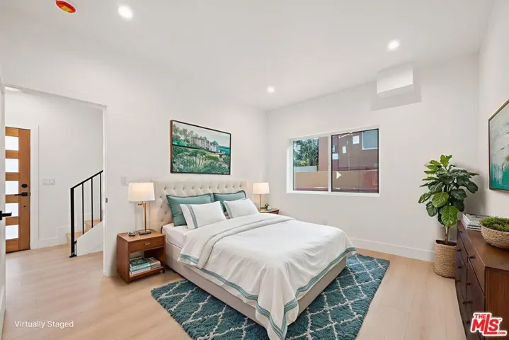 913 N Hobart Boulevard 2, Los Angeles, California 90029